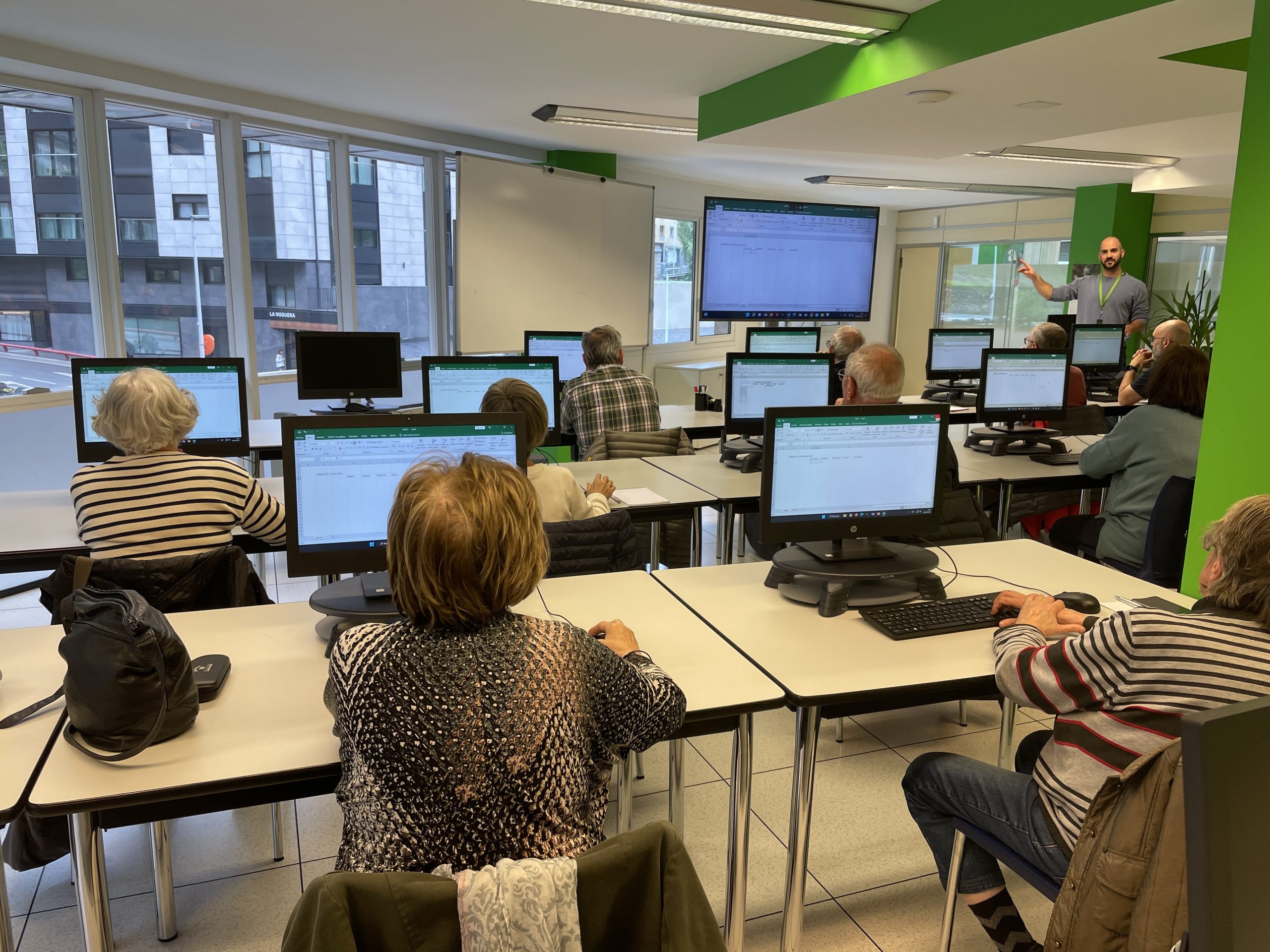 Prevenció de riscos en les noves tecnologies de la informació i la comunicació (TIC)