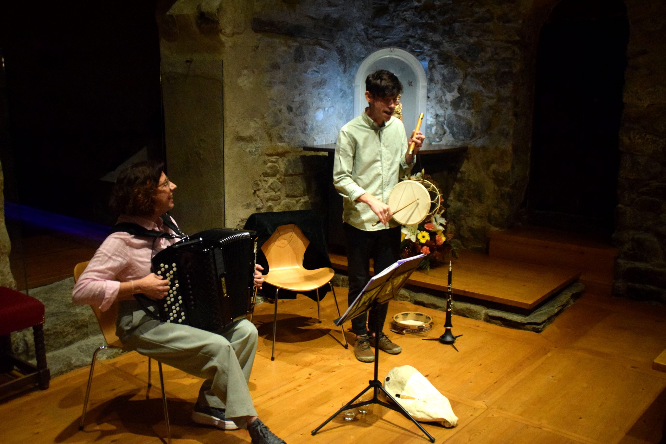 El Duet Daura recupera música tradicional del Pirineu amb instruments que han quedat en desús