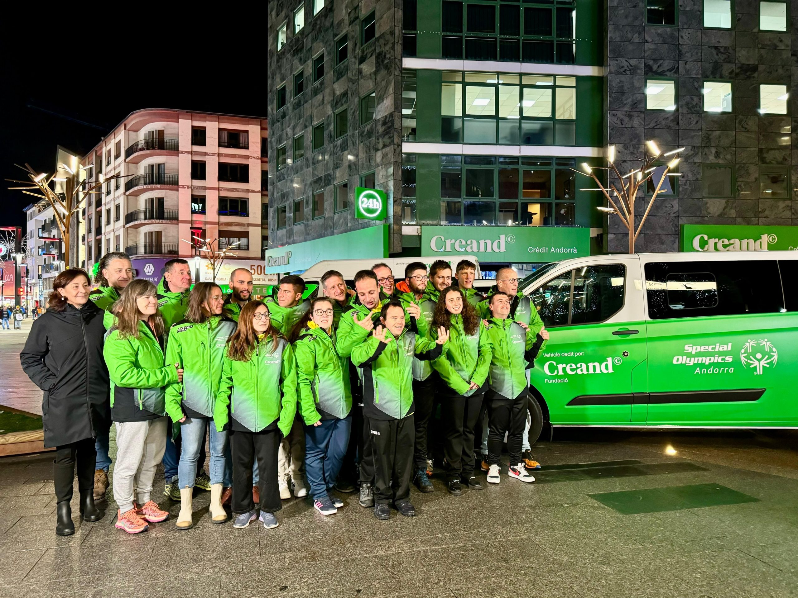 Creand Fundació lliura el nou equip d’esquí i una nova furgoneta als Special Olympics Andorra