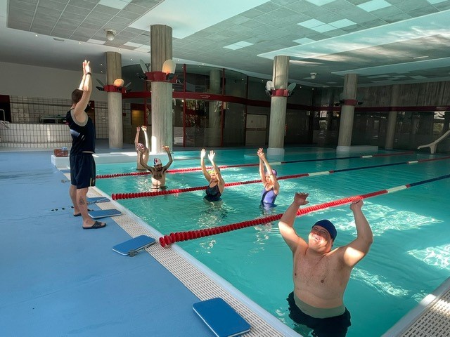 La federació esportiva Special Olympics Andorra participa al Campionat de Catalunya de Natació