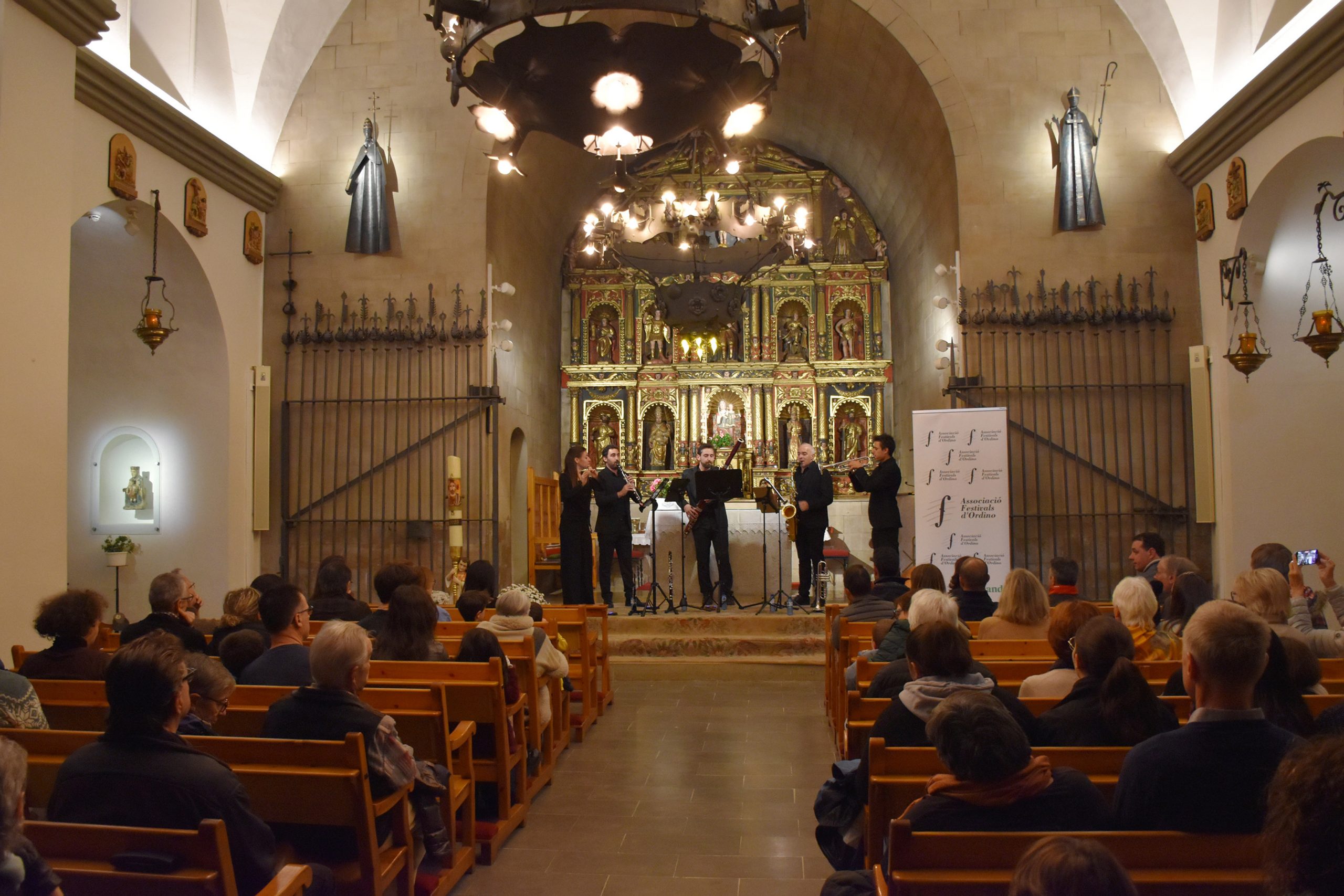 El concert ‘L’ONCA també bufa’ fa viatjar el públic ordinenc amb una proposta inspirada en les músiques del món