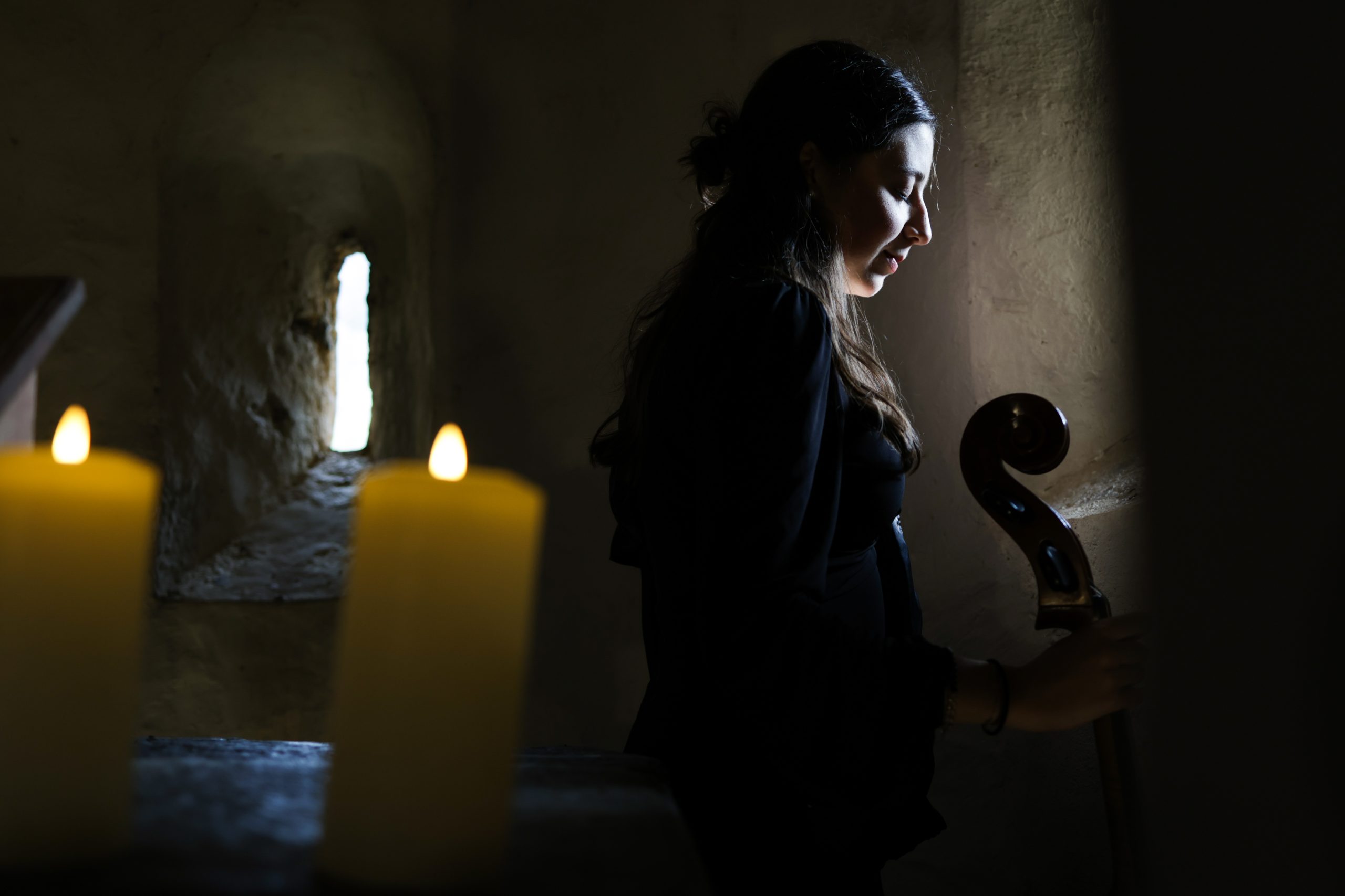 Nits d'estiu als museus · Solo de violoncel amb Paula Gonzàlez de Alaiza Manubens 1 Nits d’estiu als museus · Solo de violoncel amb Paula Gonzàlez de Alaiza Manubens