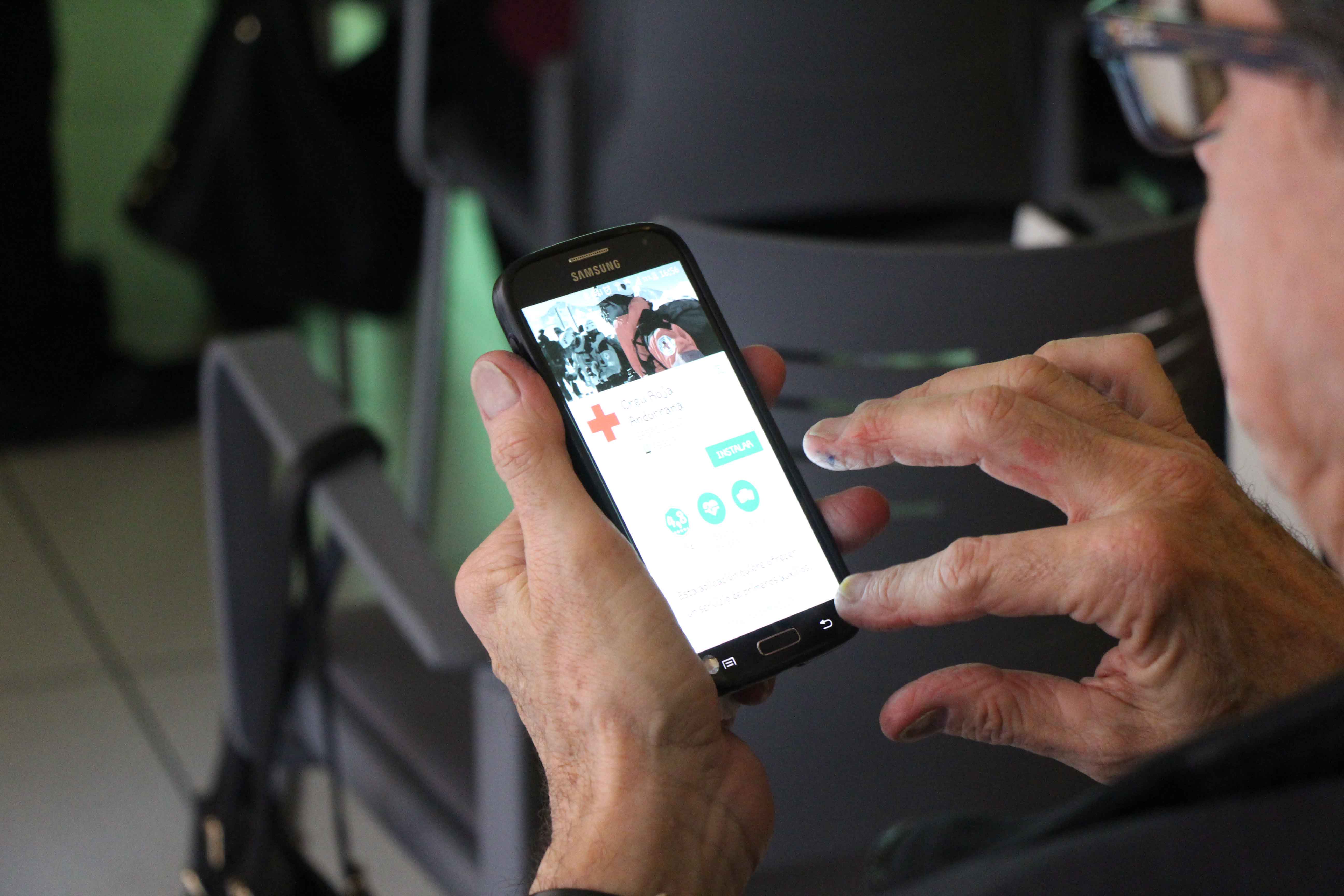 Taller virtual de xarxes socials amb tauleta tàctil i Smartphone